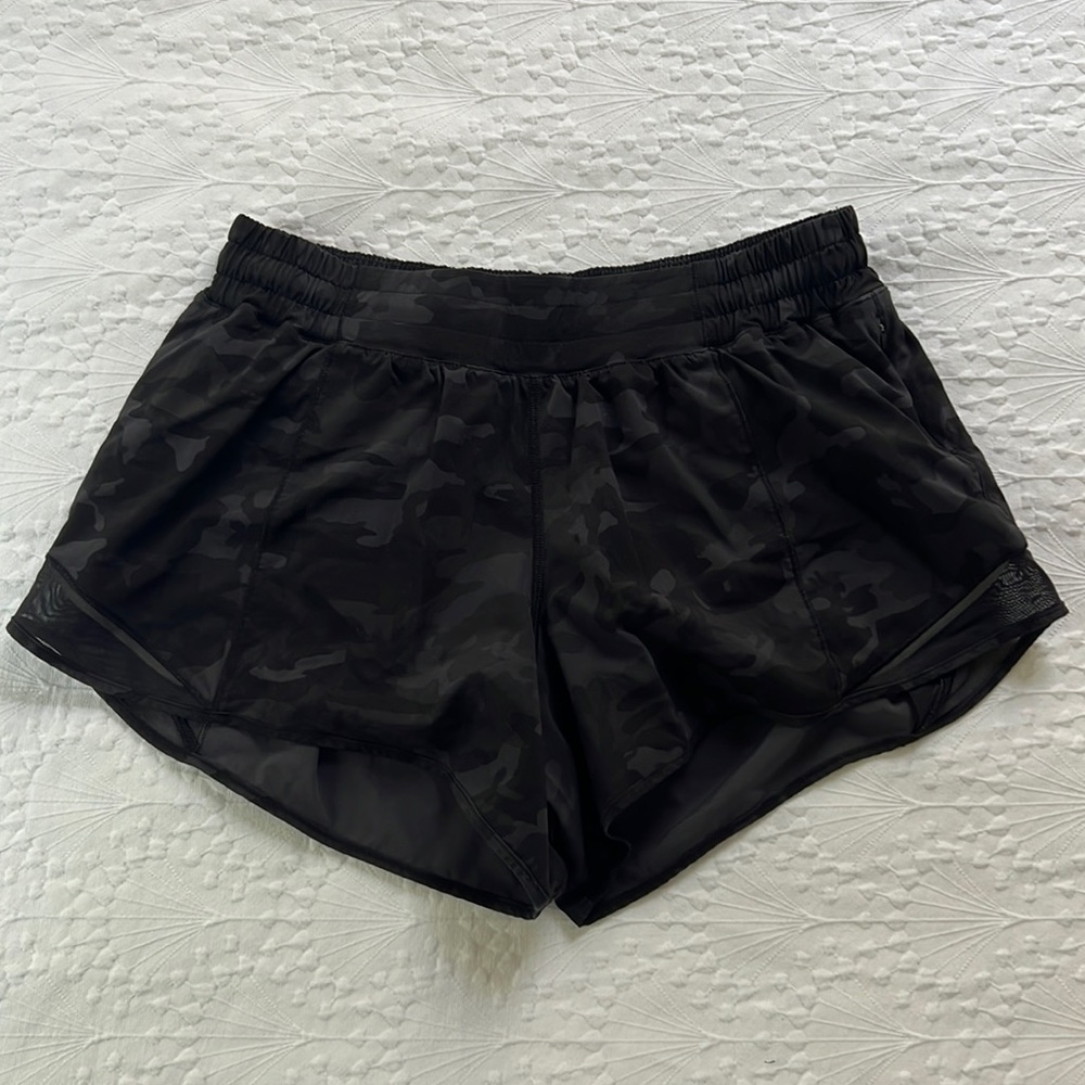 Lululemon hotty hot short size 10 shorts in black camo print